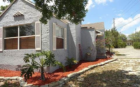 1st image of 2521 Lakeview Dr