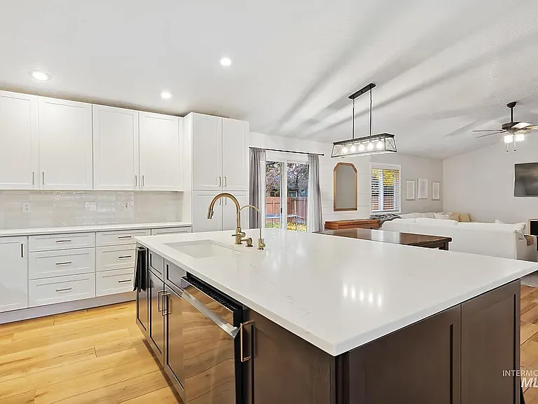 2188 E Meadow Wood Dr — Photo 6