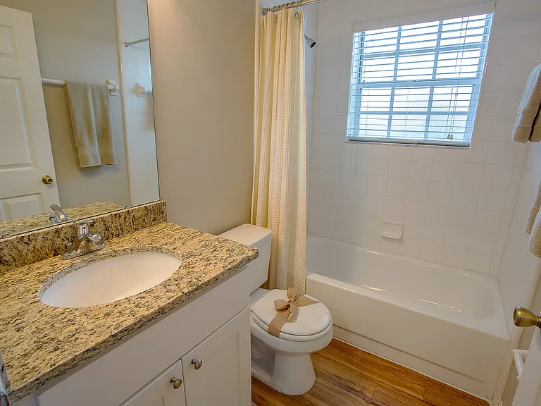 Huntington Lakes Apartments — Photo 23