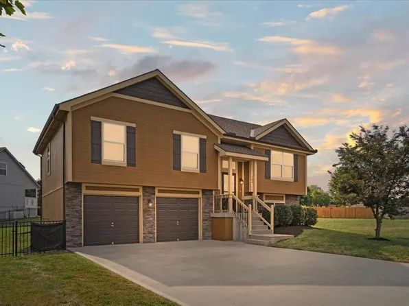 704 Terry Dr, Pleasant Hill, MO 64080