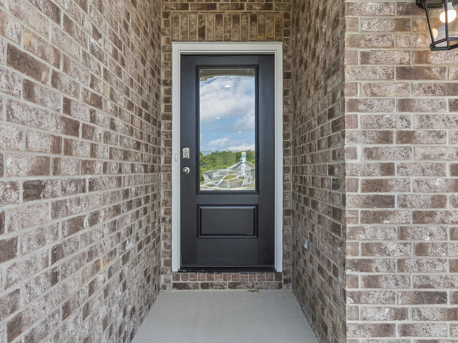 4 bed, 2.0 bath, 1819 sqft, $2,175 — Photo 2