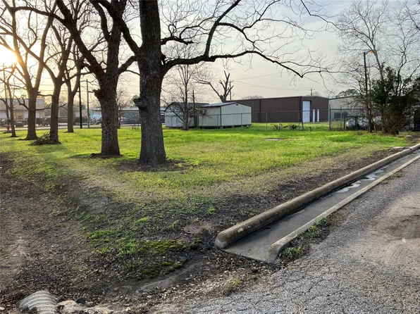 0 W Hillje St, El Campo, TX 77437