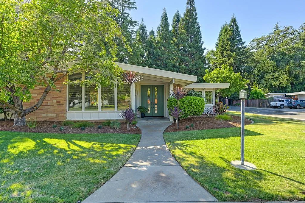1807 Lambeth Way photo 1