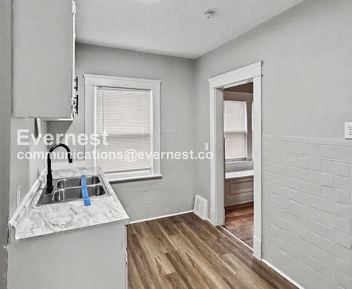 2932 E 118th St #1 — Photo 4