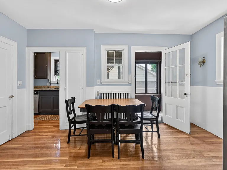 28 Thurlow Ave — Photo 9