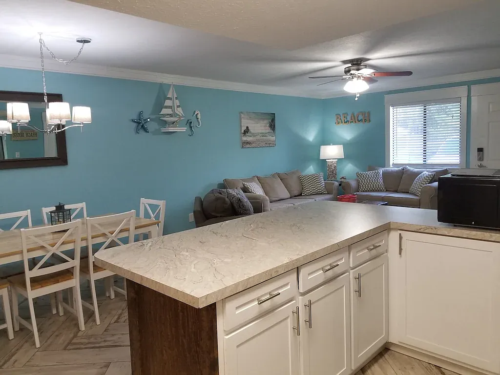 3 bed, 2.5 bath, 1386 sqft, $2,600 — Photo 4