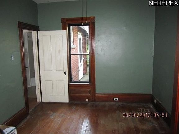 3rd image of 10809 Herald St