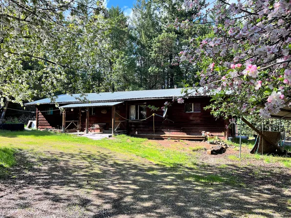 6577 W Side Rd, Cave Junction, OR 97523