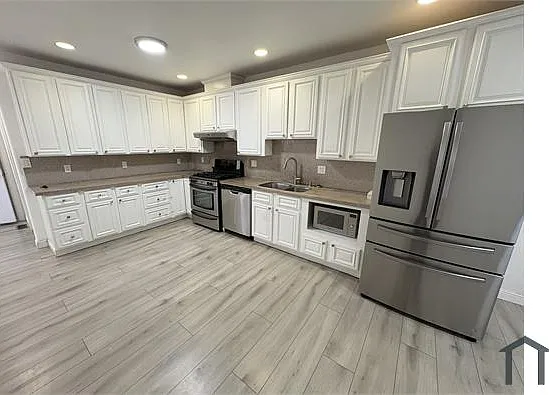 848 Girard St — Photo 9