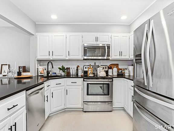 5th image of 697 Cove Road APT 1B