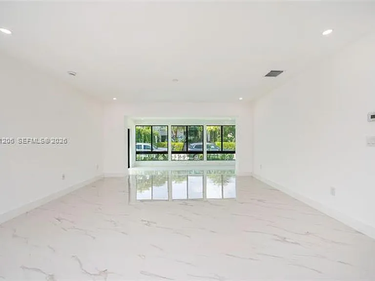 1621 S Treasure Dr #1621 — Photo 14