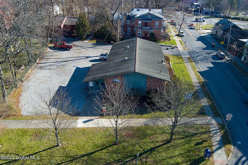 3rd image of 624 N Broadway