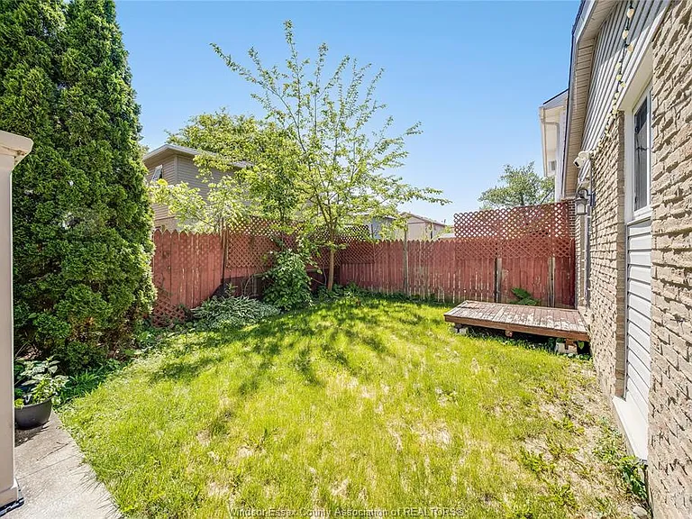 1229 Arncliffe Pl — Photo 35