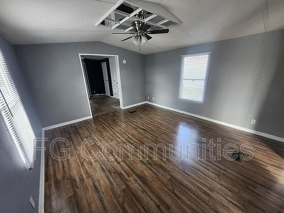 3rd image of 1018 Crystal Blvd