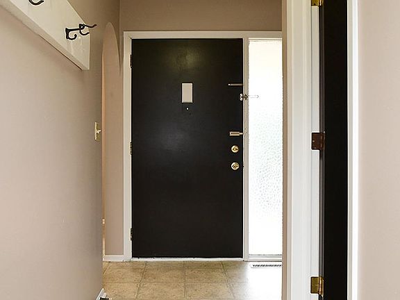 4th image of 827 N 122nd Ct