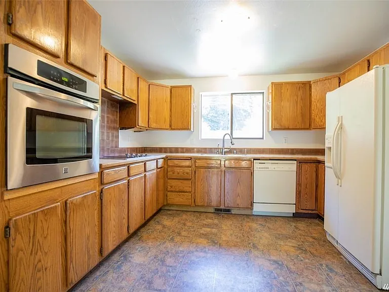 8985 Miller Rd NE — Photo 10