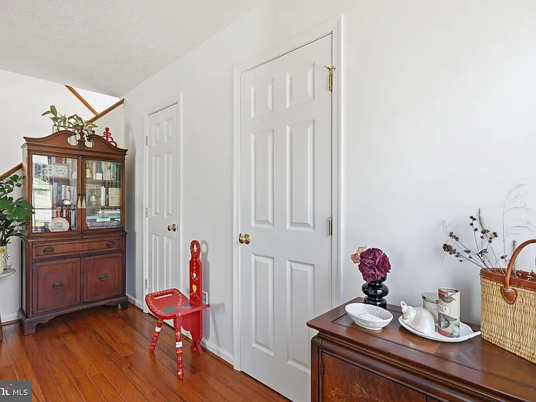 19 Fairview Ave — Photo 20