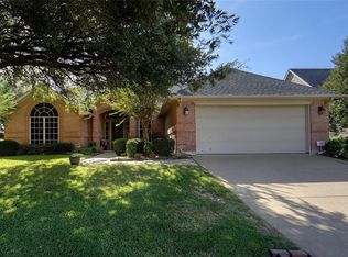 420 Shade Tree Cir, Hurst, TX 76054