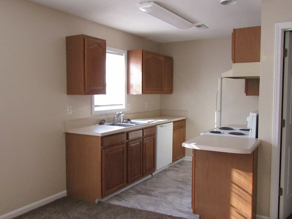 2nd image of 130 Charlestowne Way APT B