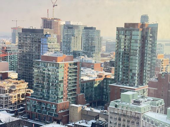 4th image of 89 Queen St E #2959