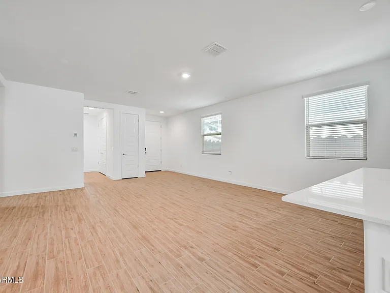 12617 W Kaler Dr — Photo 5