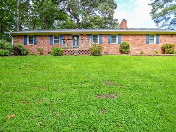 1507 Overlook Dr, Wilkesboro, NC 28697