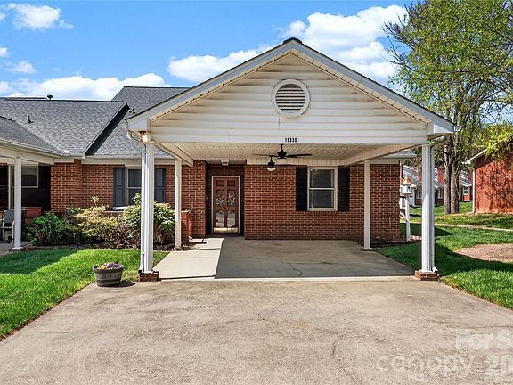 4th image of 19830 Oak Leaf Cres