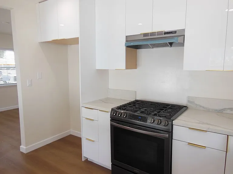 135 S Verdugo Rd #D — Photo 5