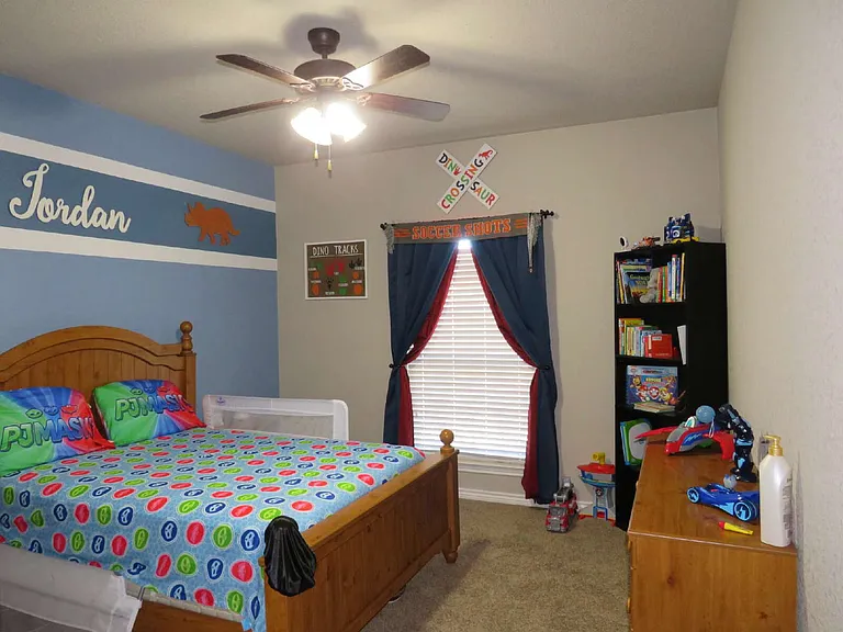 9805 Kaitlyn Dr — Photo 12