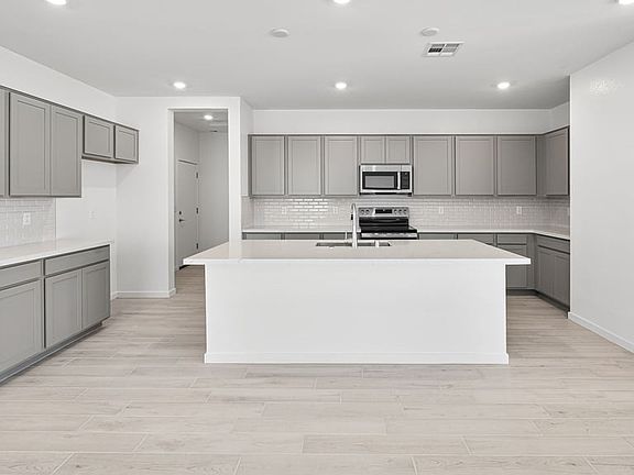 3rd image of 4450 E Brusca Way