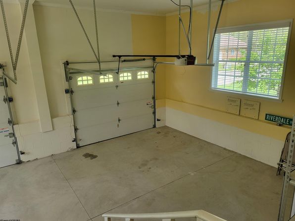 264 Riverdale Dr, Shinnston, WV 26431