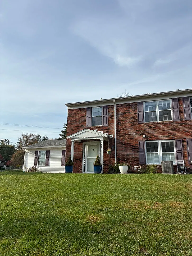 3 Bedroom 1.5 Bath Home — Photo 2