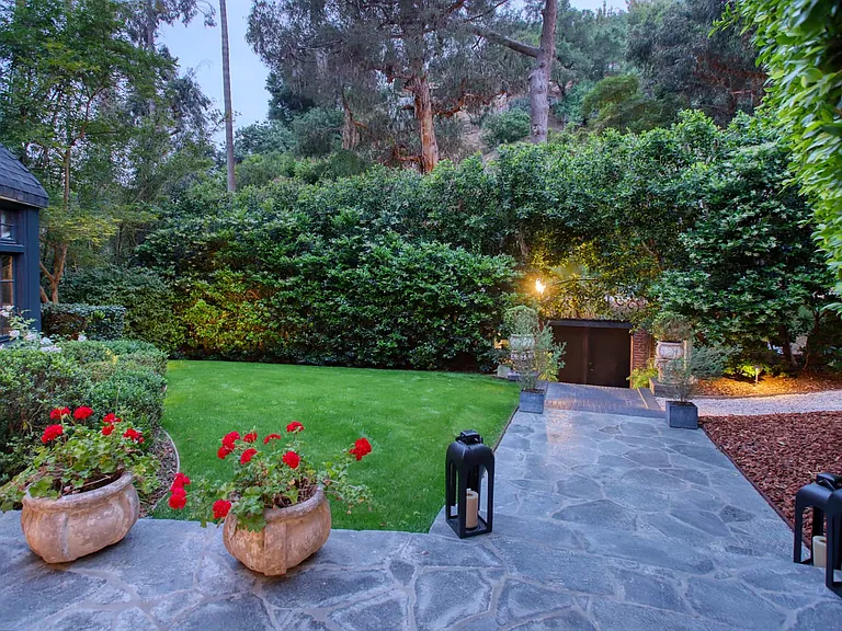 2050 Laurel Canyon Blvd — Photo 45