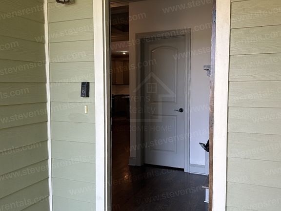 3rd image of 1716 Vance Ave