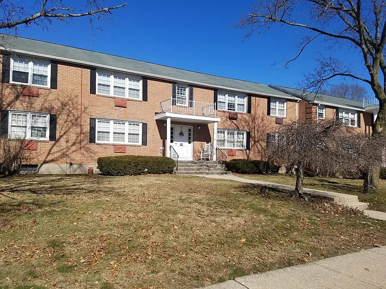 1256 Farmington Ave #B — Photo 7