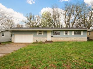 1318 S Airwood Ave, Springfield, MO 65804