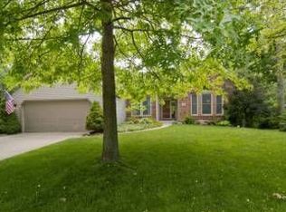 275 Meadow View Dr, Powell, OH