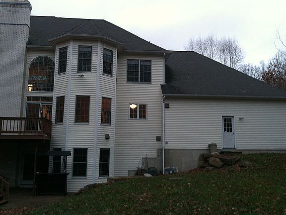 5th image of 140 Canterbury Ln