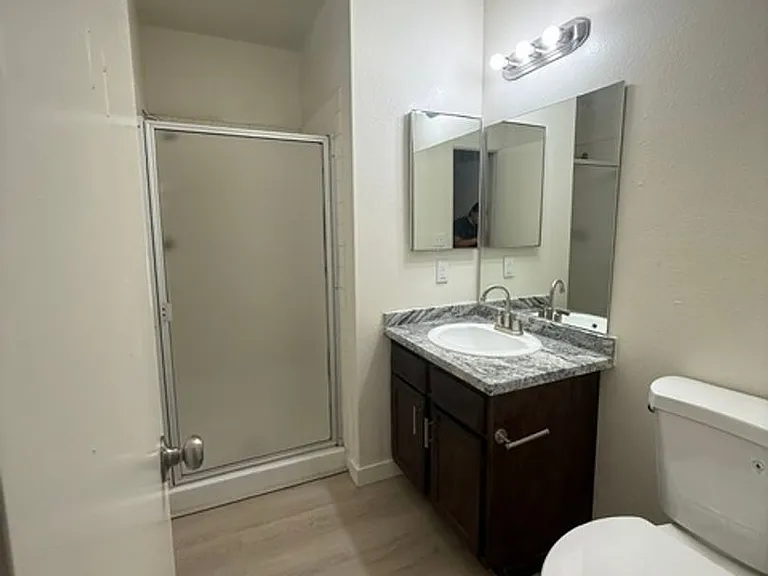 220 Bruce St #C — Photo 16