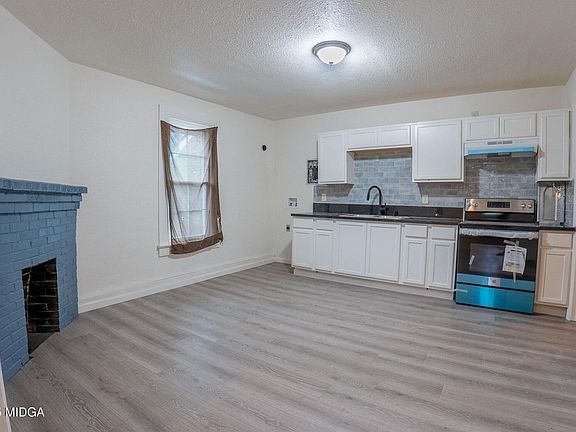 5th image of 760 Cowan St Unit A