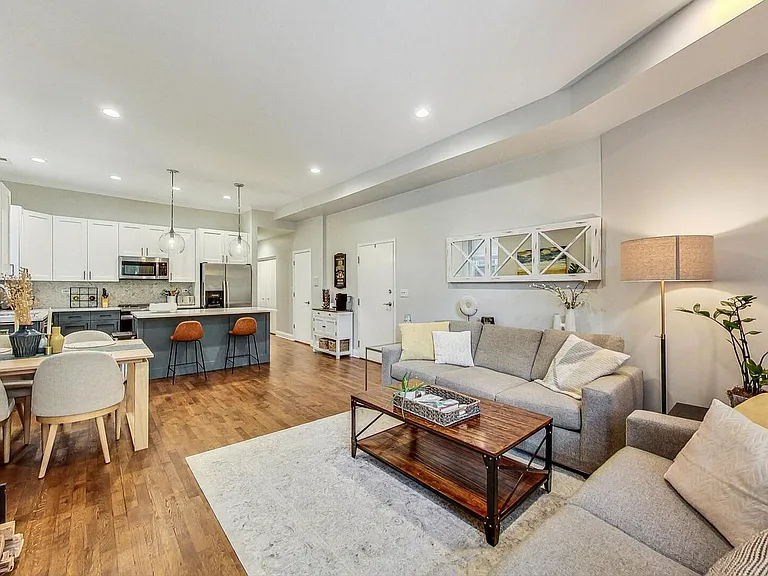 520 N Noble St #2S — Photo 4