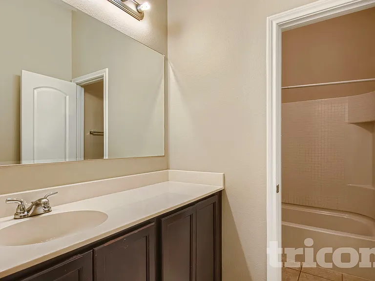 221 Anthony Ln — Photo 11