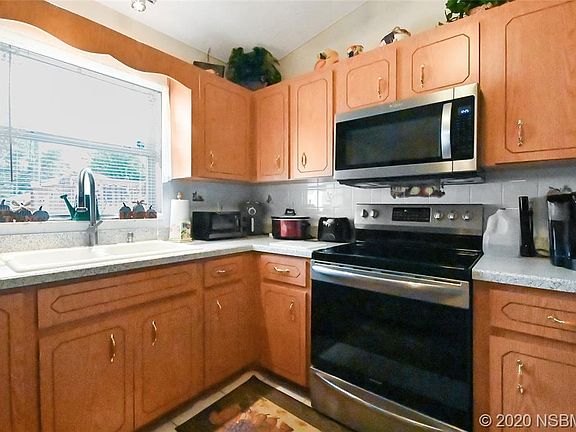 2nd image of 2703 Victory Palm Dr