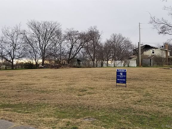 3rd image of E Oklahoma Pl