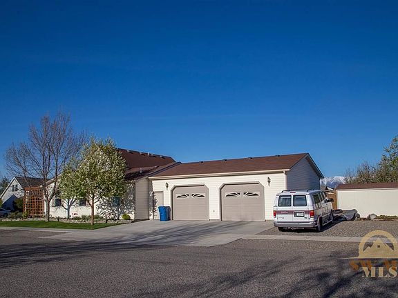 2nd image of 916 Paisley Dr