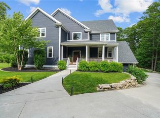 40 Oakbrook Ct, East Greenwich, RI 02818