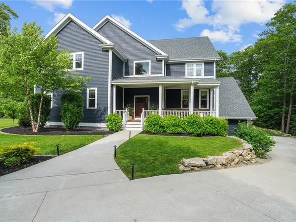 40 Oakbrook Ct, East Greenwich, RI 02818