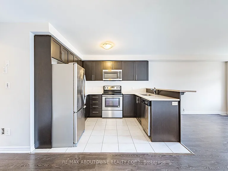 81 Pettitt Dr — Photo 10
