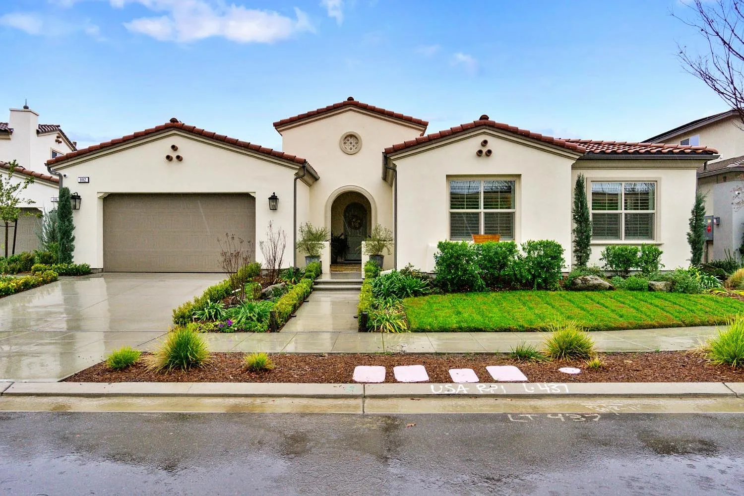 882 Overstone Ave photo 1