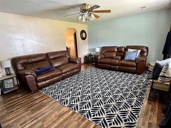 3rd image of 141 Riverview Dr